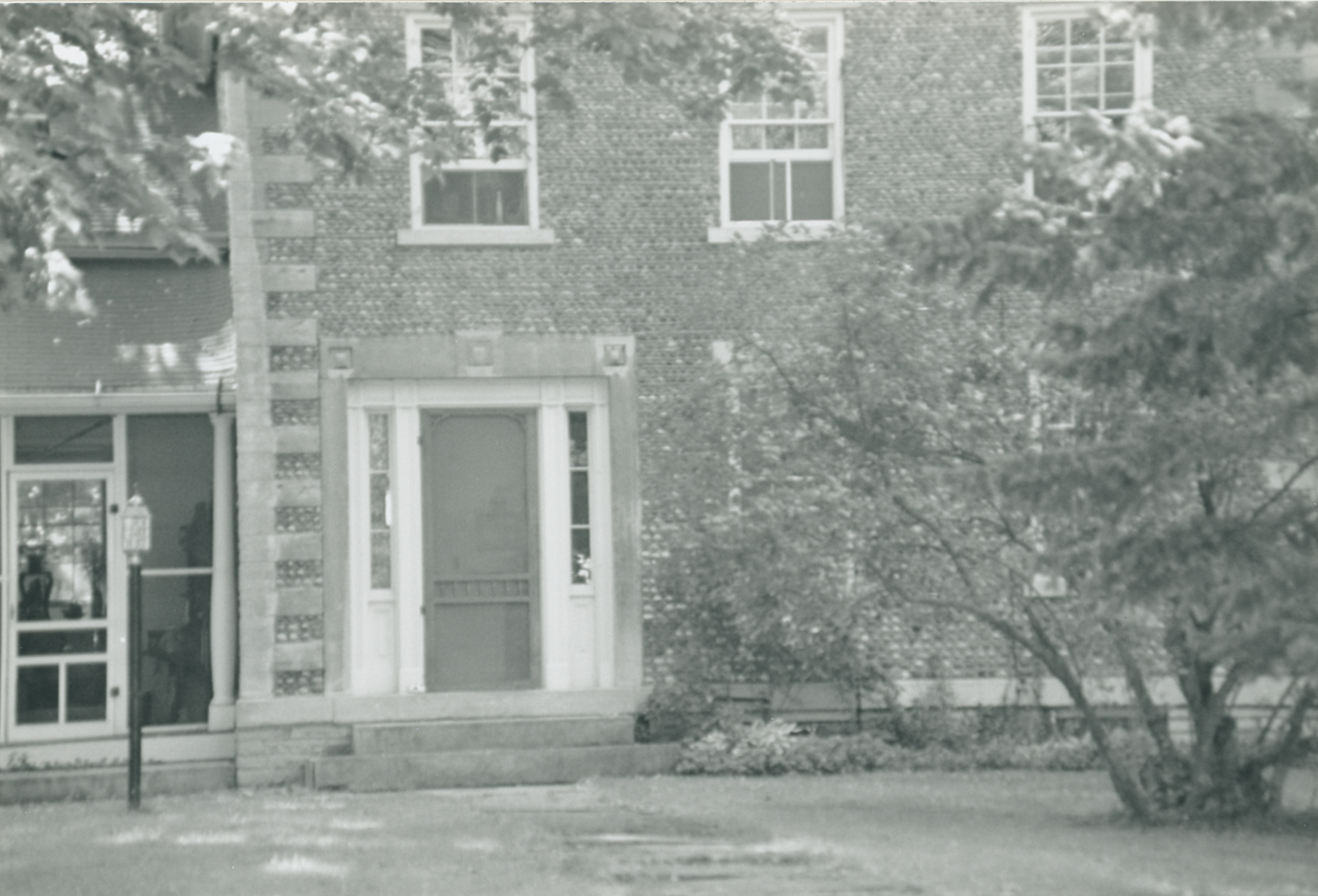 Syr-1 1942 Valley Dr 1